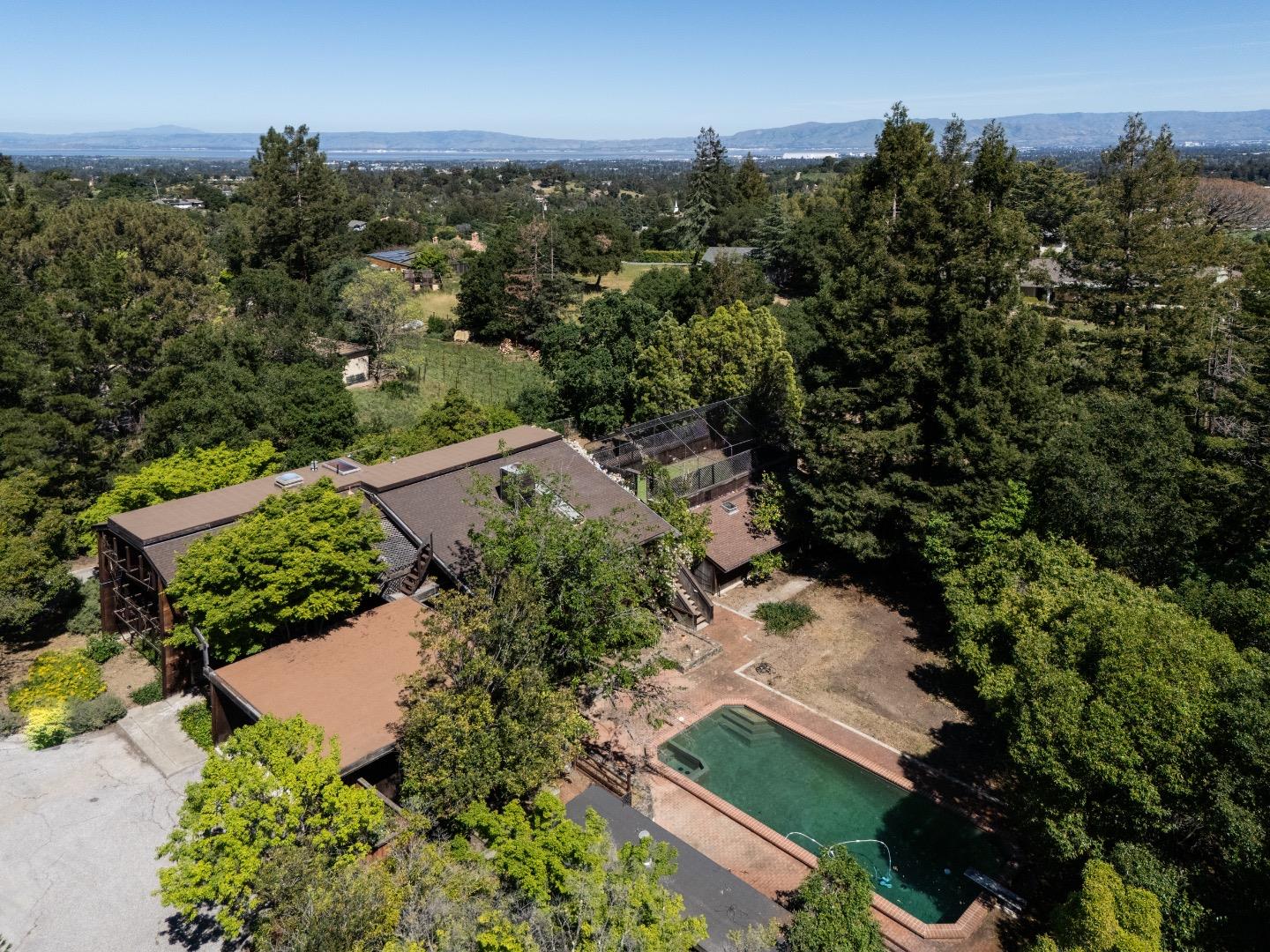 Detail Gallery Image 5 of 10 For 12544 Corbetta Ln, Los Altos Hills,  CA 94022 - 3 Beds | 3 Baths