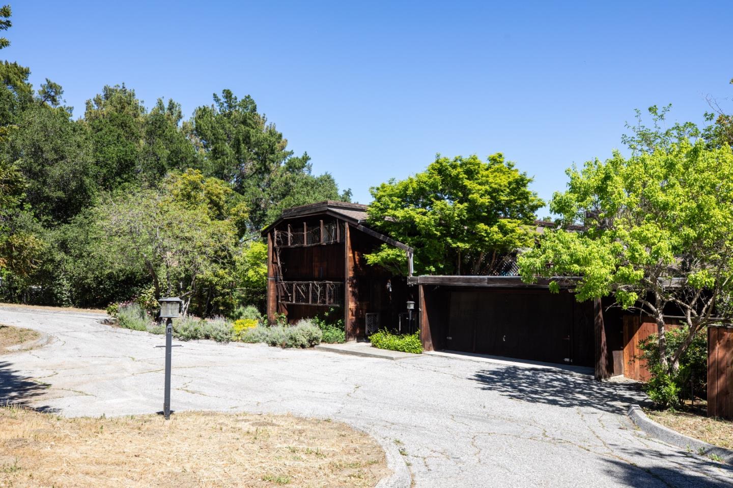 Detail Gallery Image 7 of 10 For 12544 Corbetta Ln, Los Altos Hills,  CA 94022 - 3 Beds | 3 Baths