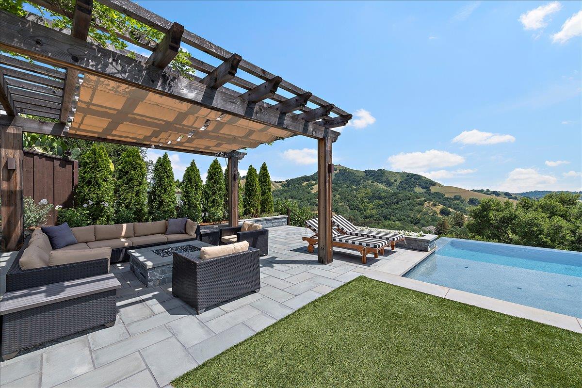 Detail Gallery Image 34 of 60 For 2135 Greenwood Ave, Morgan Hill,  CA 95037 - 4 Beds | 3/1 Baths