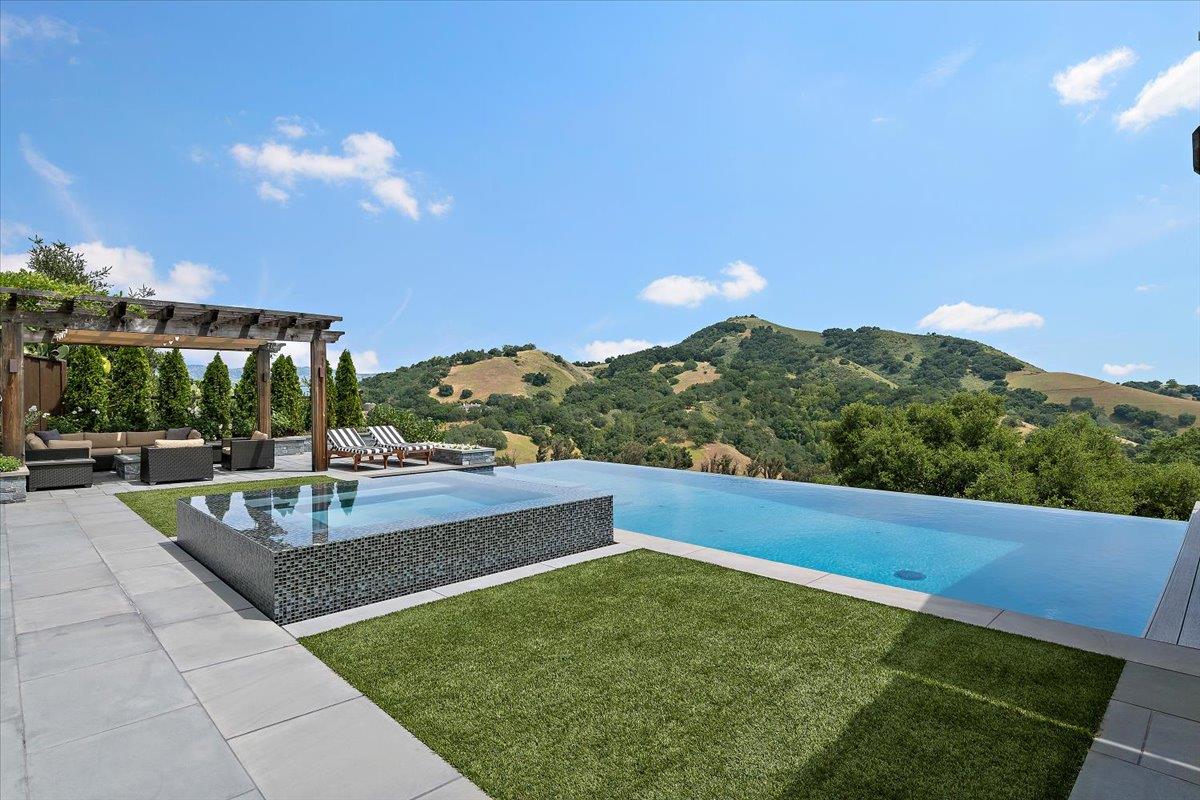 Detail Gallery Image 4 of 60 For 2135 Greenwood Ave, Morgan Hill,  CA 95037 - 4 Beds | 3/1 Baths