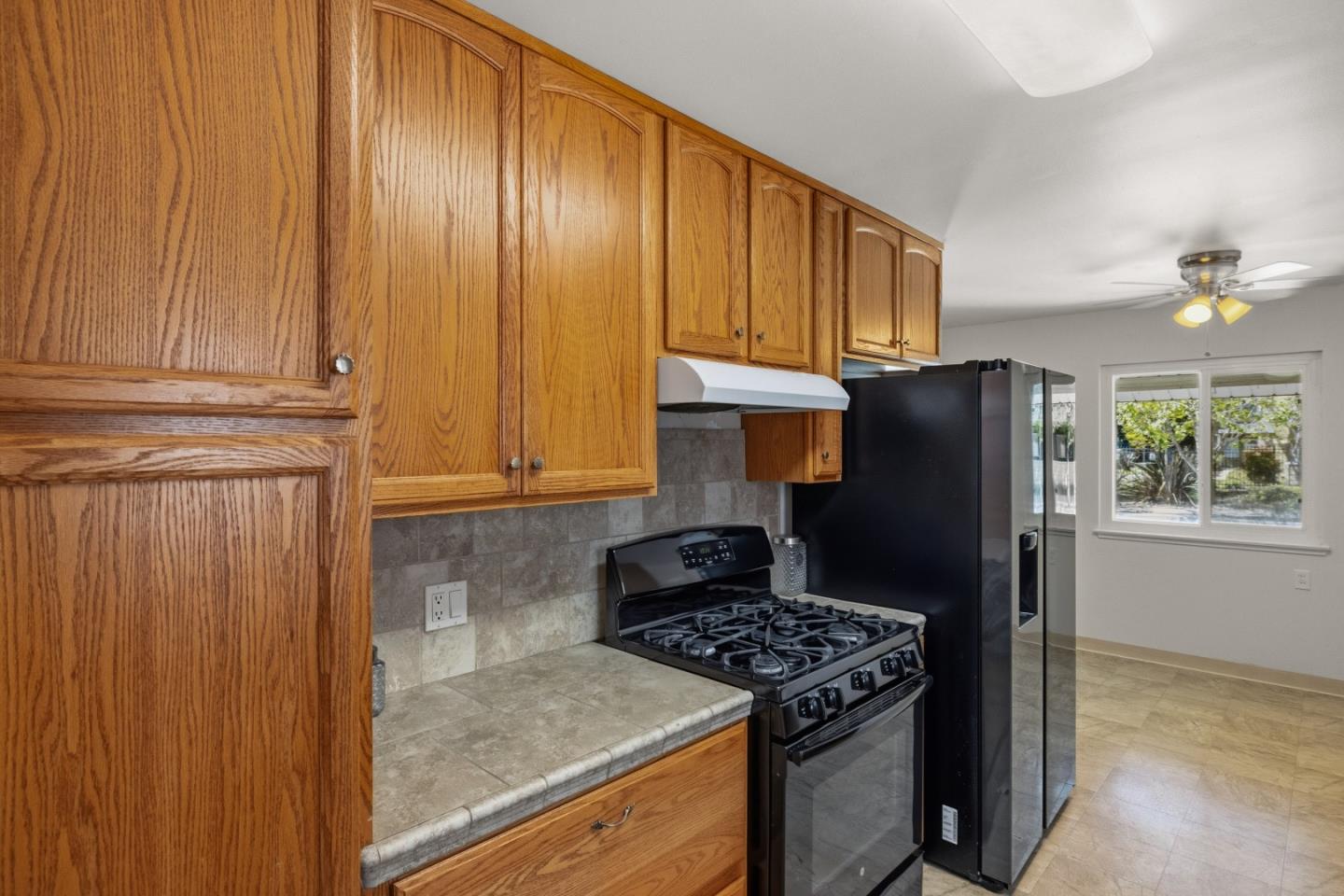 Detail Gallery Image 12 of 37 For 25 Holm Rd, Watsonville,  CA 95076 - 3 Beds | 1 Baths