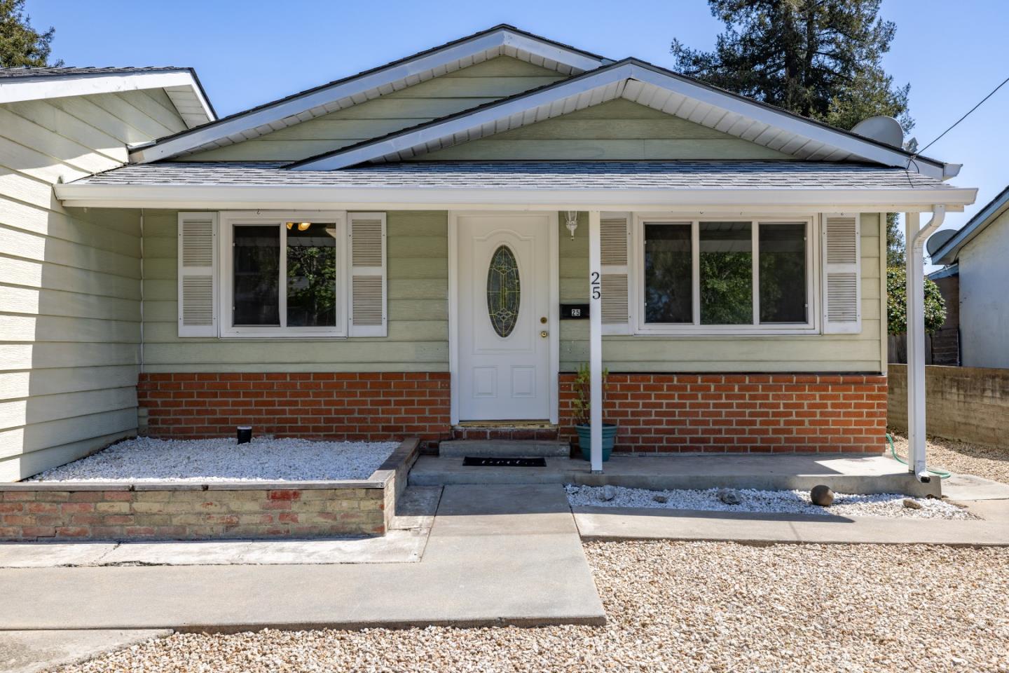 Detail Gallery Image 2 of 37 For 25 Holm Rd, Watsonville,  CA 95076 - 3 Beds | 1 Baths