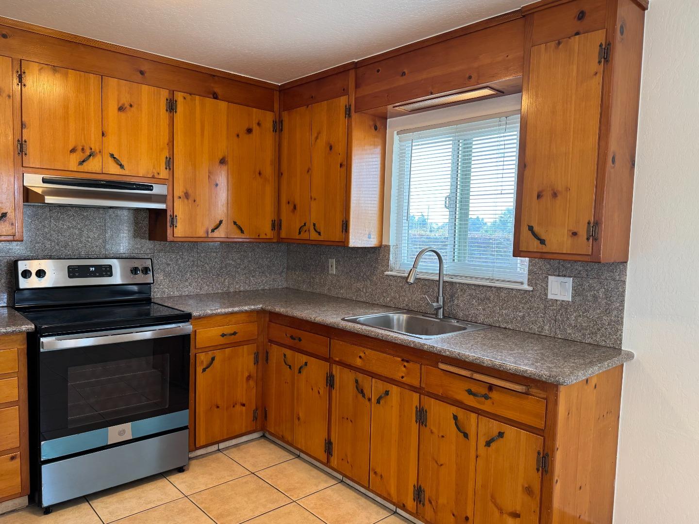 Detail Gallery Image 9 of 19 For 221 Rondale, Hayward,  CA 94541 - – Beds | – Baths