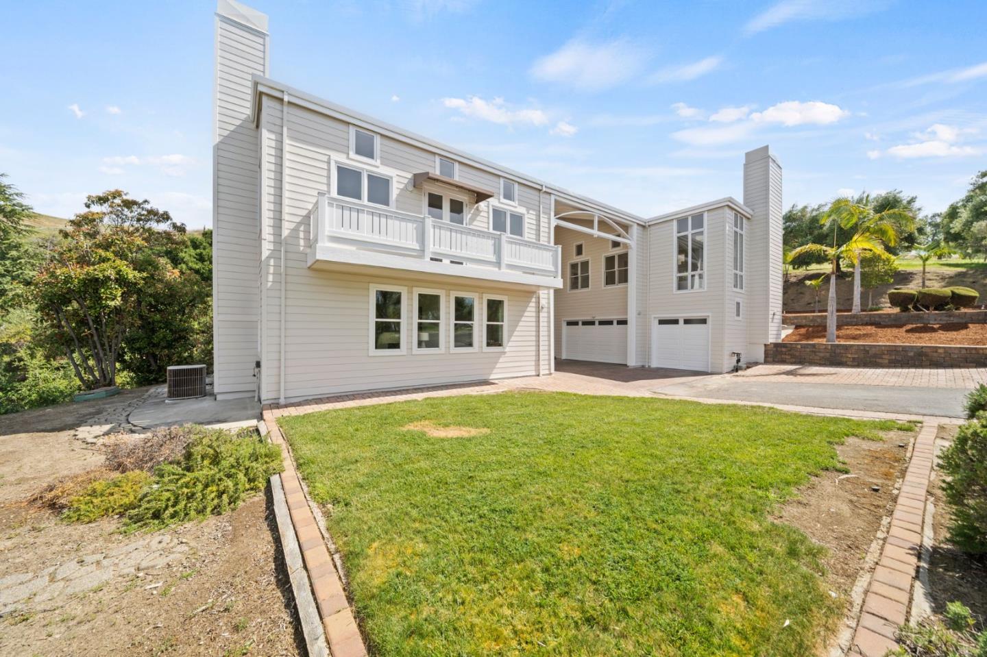 Detail Gallery Image 3 of 99 For 2698 Greenrock Rd, Milpitas,  CA 95035 - 5 Beds | 3/1 Baths