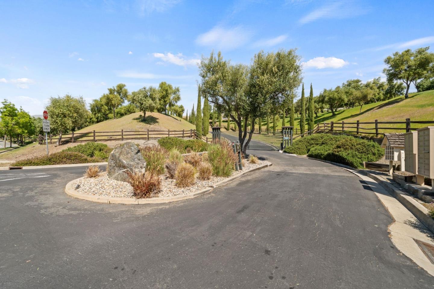 Detail Gallery Image 75 of 99 For 2698 Greenrock Rd, Milpitas,  CA 95035 - 5 Beds | 3/1 Baths