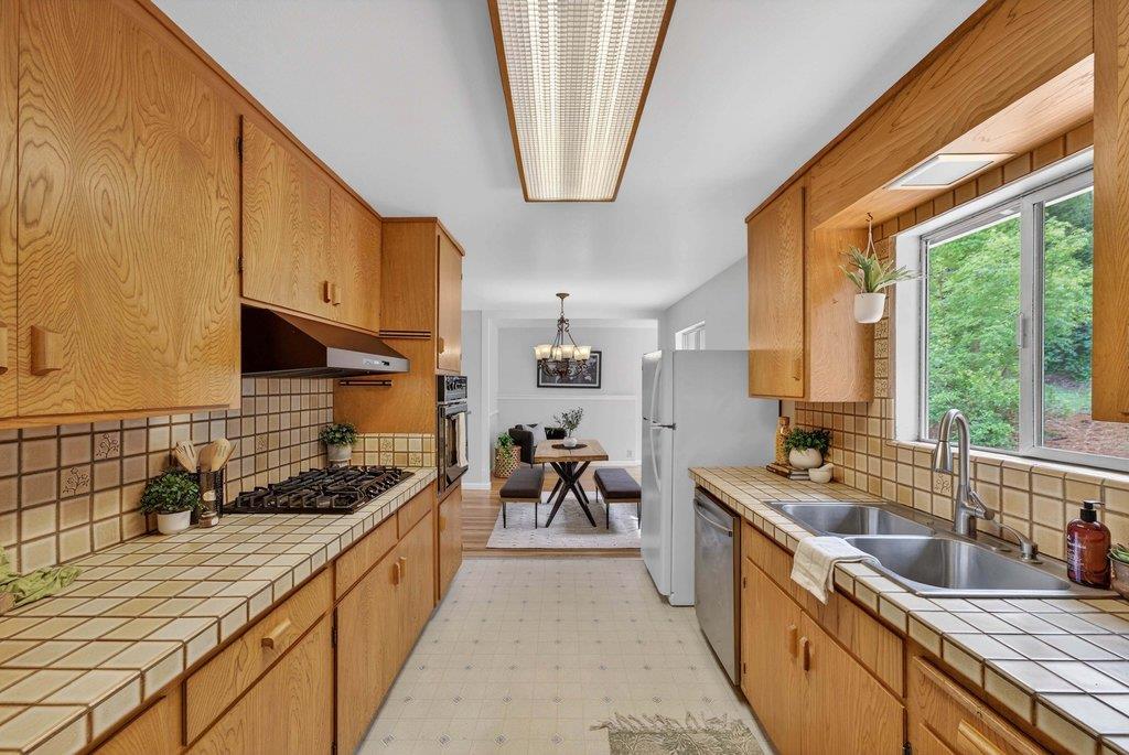 Detail Gallery Image 3 of 47 For 590 Sherman Dr, Scotts Valley,  CA 95066 - 3 Beds | 2 Baths