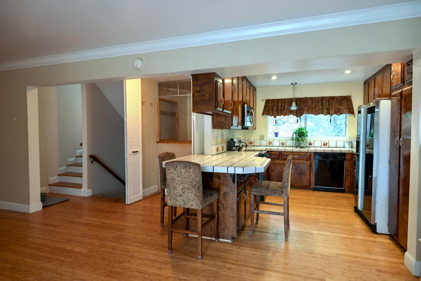 Detail Gallery Image 5 of 16 For 1743 Panda Way, Hayward,  CA 94541 - 2 Beds | 2/1 Baths