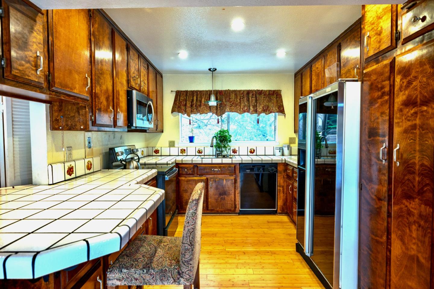 Detail Gallery Image 6 of 16 For 1743 Panda Way, Hayward,  CA 94541 - 2 Beds | 2/1 Baths