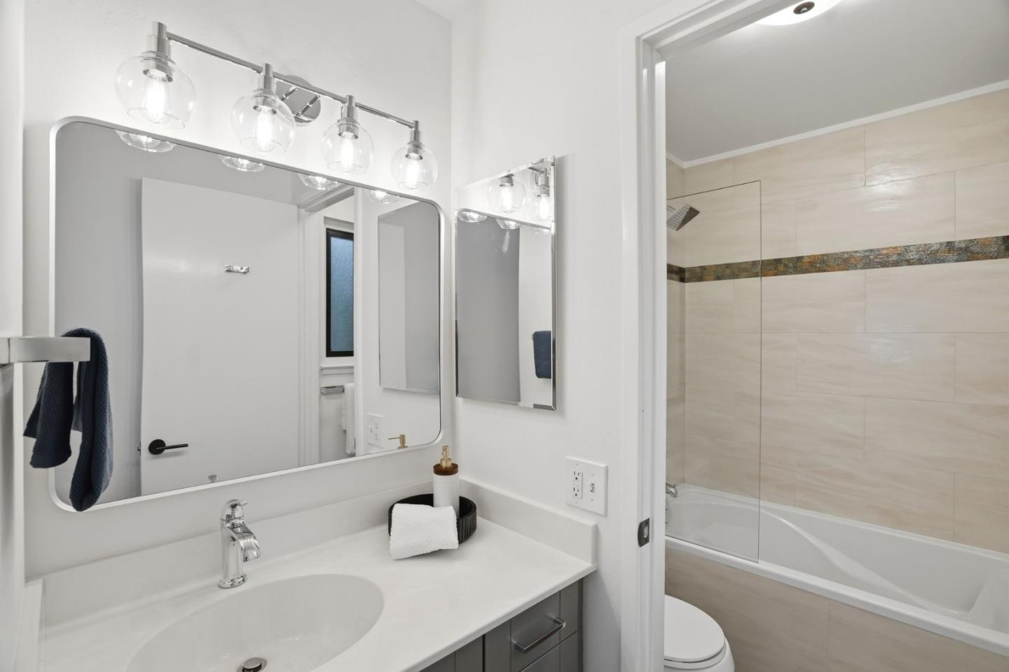 Detail Gallery Image 10 of 29 For 610 Gilbert Ave #32,  Menlo Park,  CA 94025 - 2 Beds | 2 Baths