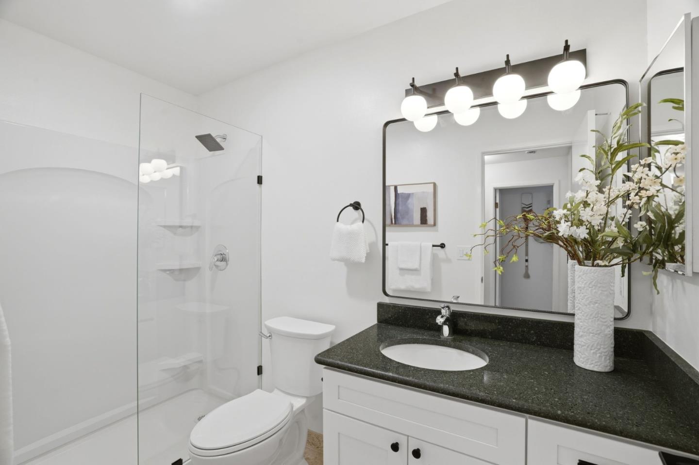 Detail Gallery Image 13 of 29 For 610 Gilbert Ave #32,  Menlo Park,  CA 94025 - 2 Beds | 2 Baths