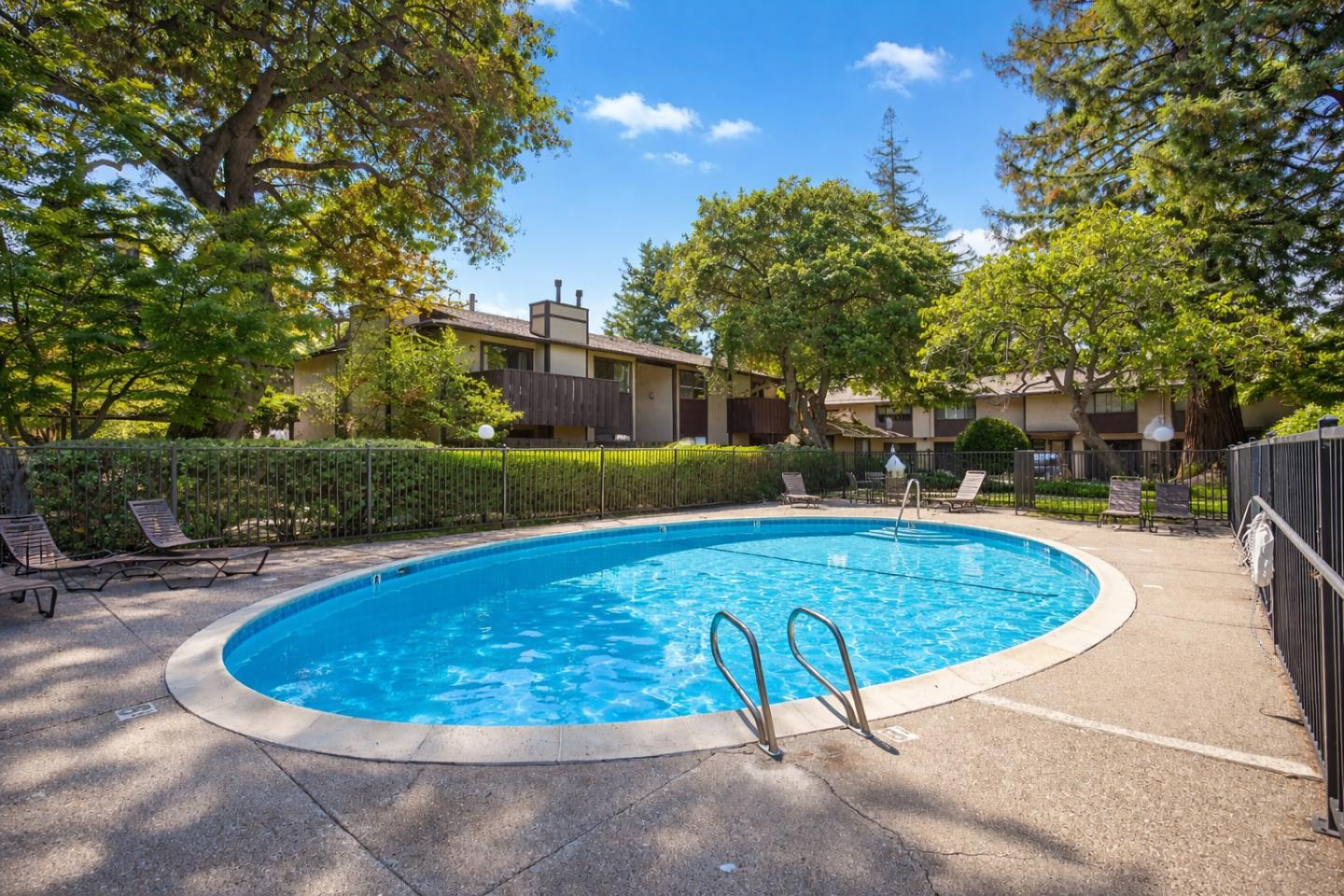 Detail Gallery Image 17 of 29 For 610 Gilbert Ave #32,  Menlo Park,  CA 94025 - 2 Beds | 2 Baths