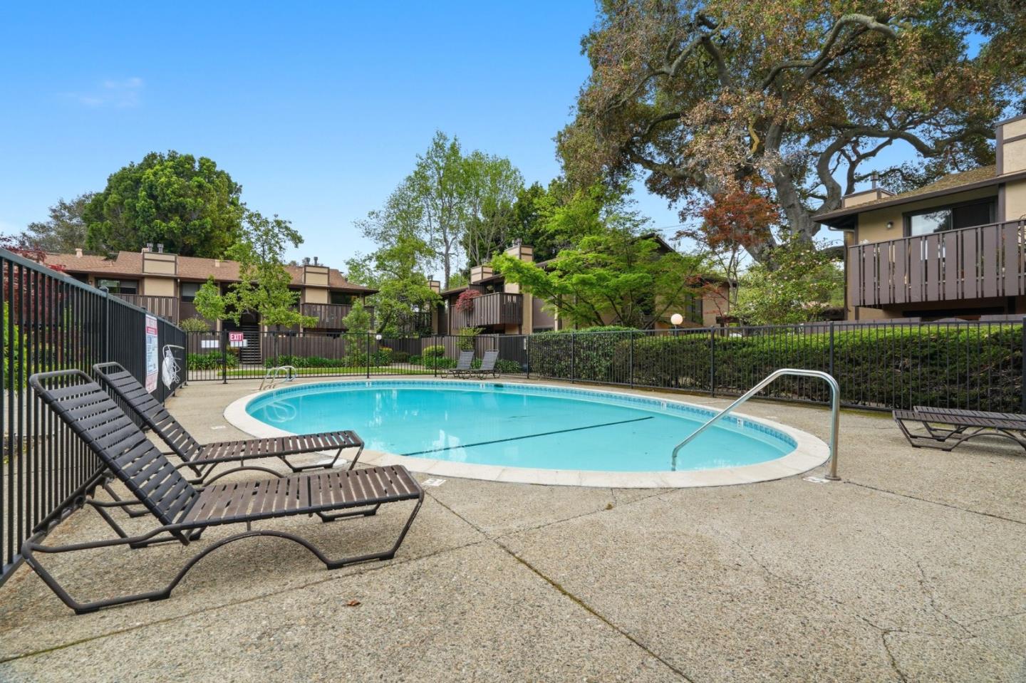 Detail Gallery Image 18 of 29 For 610 Gilbert Ave #32,  Menlo Park,  CA 94025 - 2 Beds | 2 Baths
