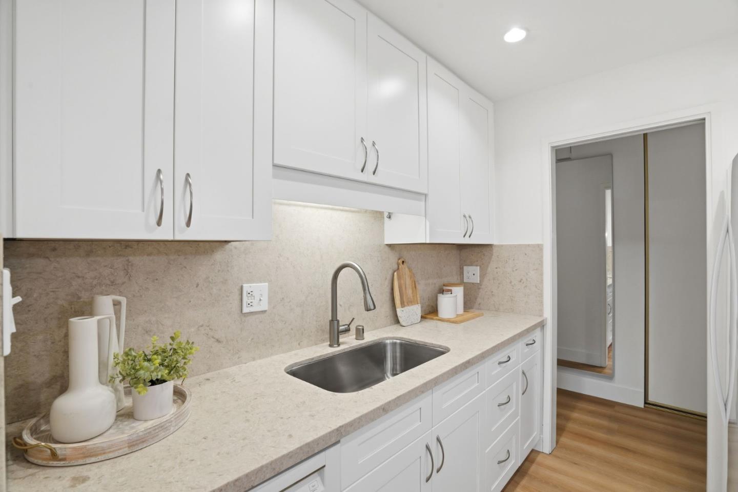 Detail Gallery Image 6 of 29 For 610 Gilbert Ave #32,  Menlo Park,  CA 94025 - 2 Beds | 2 Baths