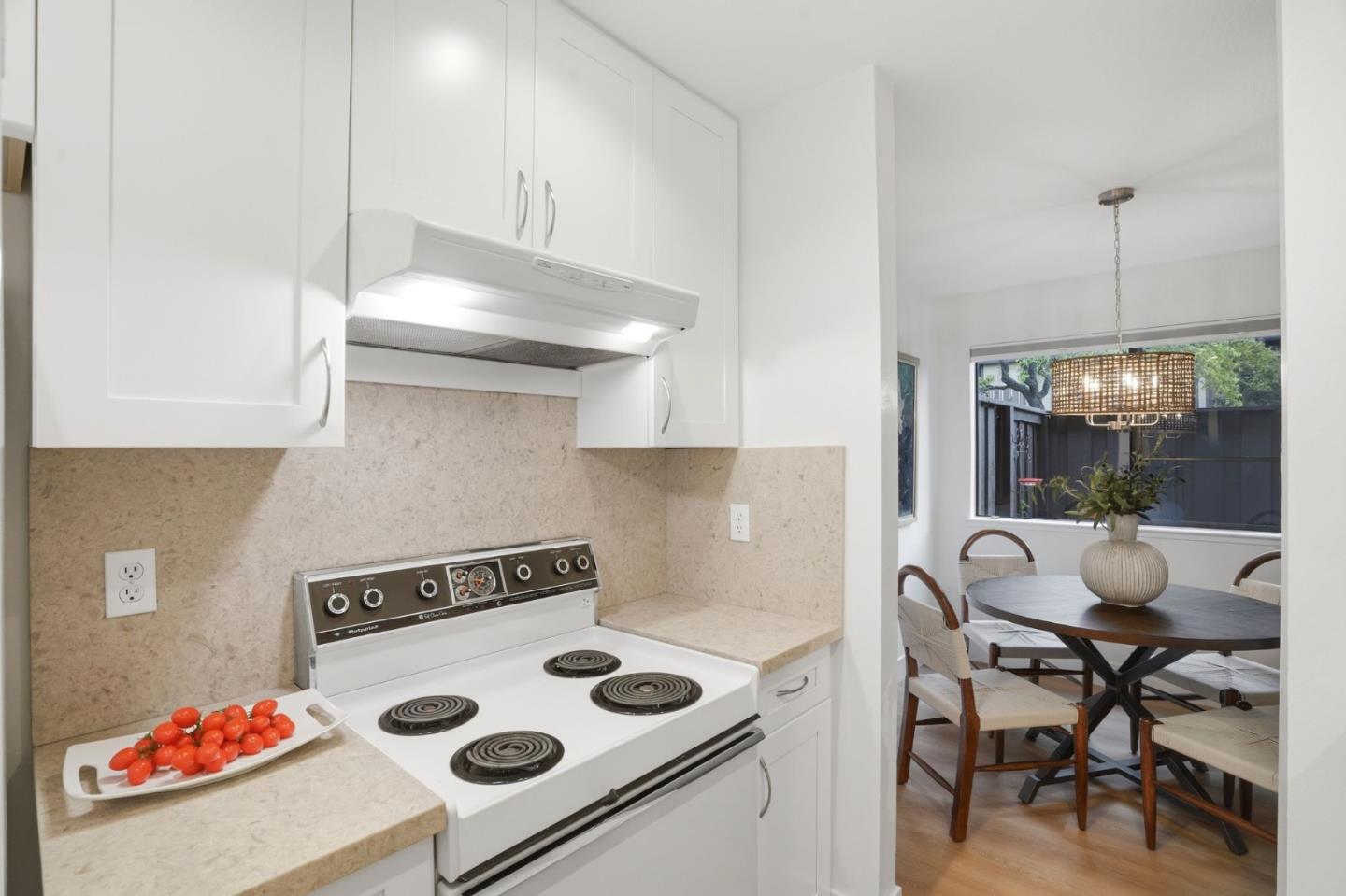 Detail Gallery Image 7 of 29 For 610 Gilbert Ave #32,  Menlo Park,  CA 94025 - 2 Beds | 2 Baths