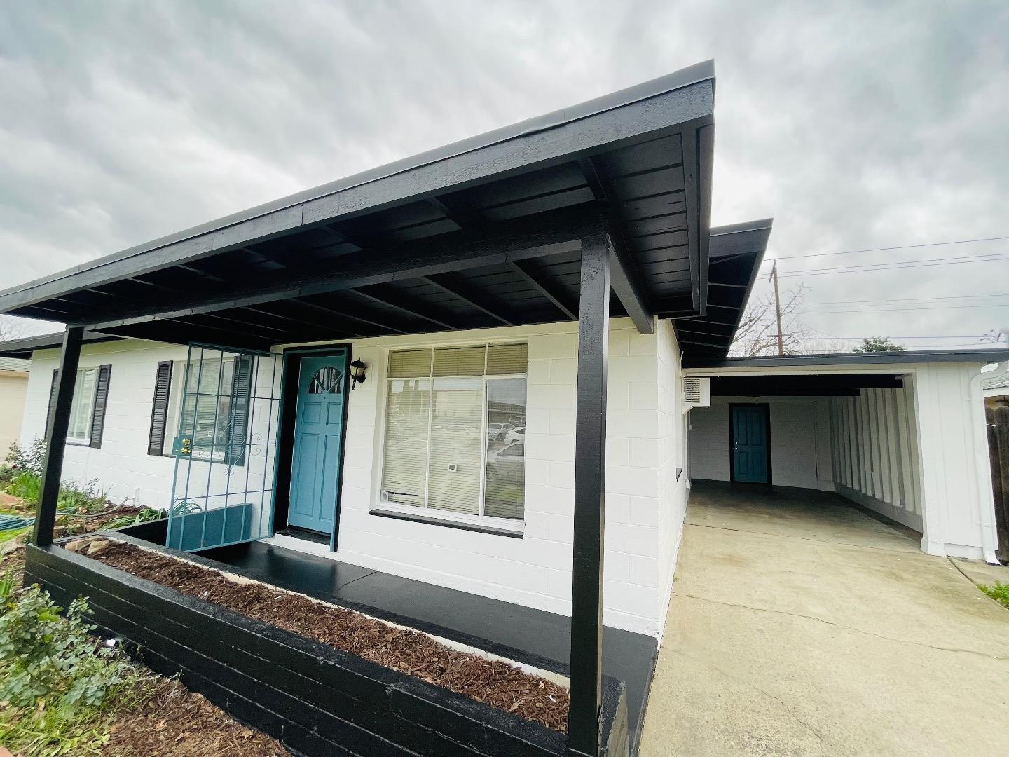 Detail Gallery Image 4 of 14 For 5119 58th St, Sacramento,  CA 95820 - 3 Beds | 1 Baths