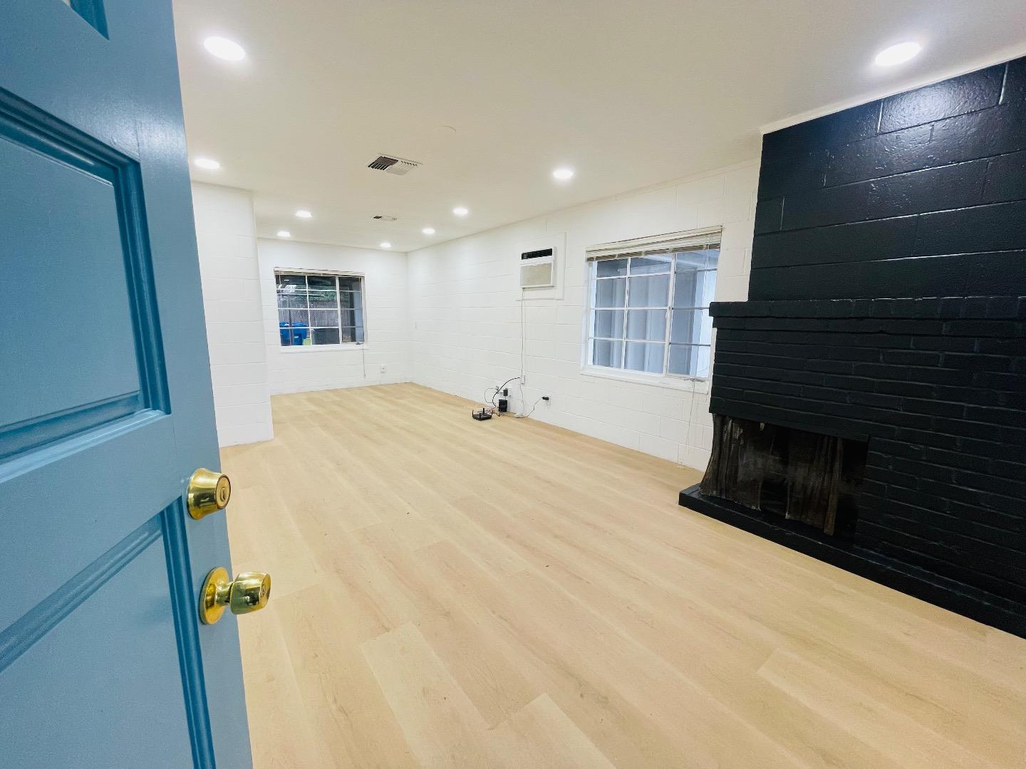 Detail Gallery Image 5 of 14 For 5119 58th St, Sacramento,  CA 95820 - 3 Beds | 1 Baths