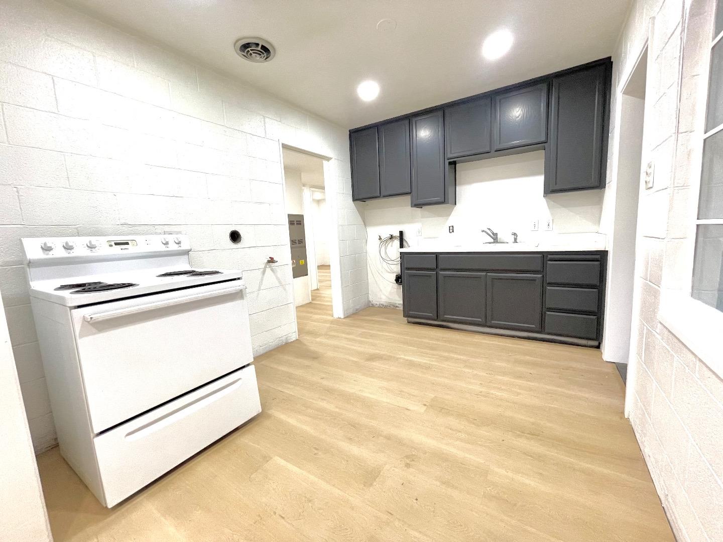 Detail Gallery Image 7 of 14 For 5119 58th St, Sacramento,  CA 95820 - 3 Beds | 1 Baths