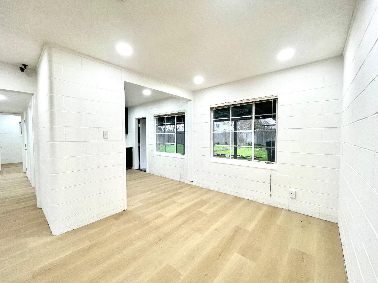 Detail Gallery Image 8 of 14 For 5119 58th St, Sacramento,  CA 95820 - 3 Beds | 1 Baths