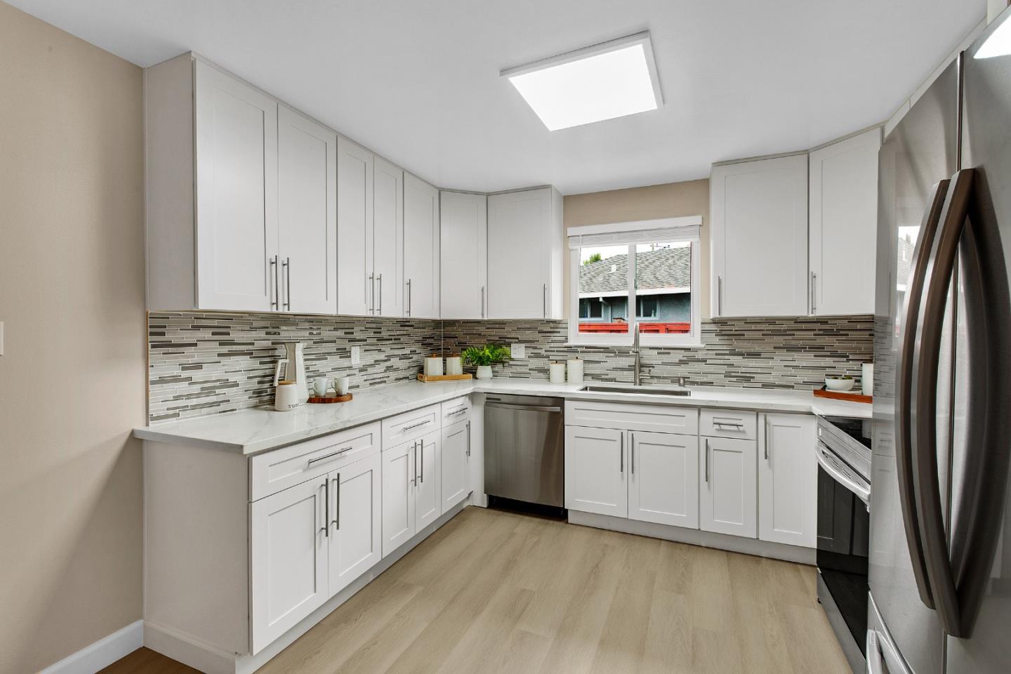 Detail Gallery Image 14 of 45 For 756 Santa Christina Ct, Sunnyvale,  CA 94085 - 3 Beds | 2 Baths