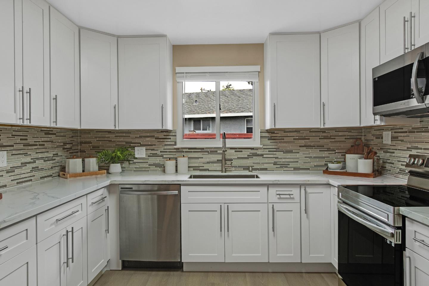 Detail Gallery Image 16 of 45 For 756 Santa Christina Ct, Sunnyvale,  CA 94085 - 3 Beds | 2 Baths