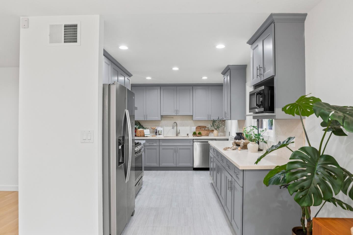 Detail Gallery Image 13 of 27 For 1562 Parkview Ave, San Jose,  CA 95130 - 3 Beds | 2 Baths