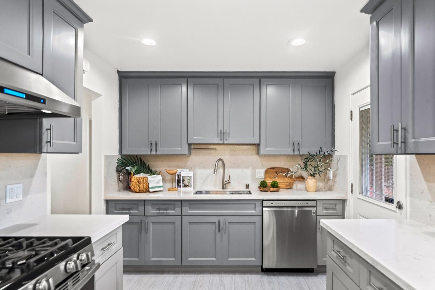 Detail Gallery Image 15 of 27 For 1562 Parkview Ave, San Jose,  CA 95130 - 3 Beds | 2 Baths