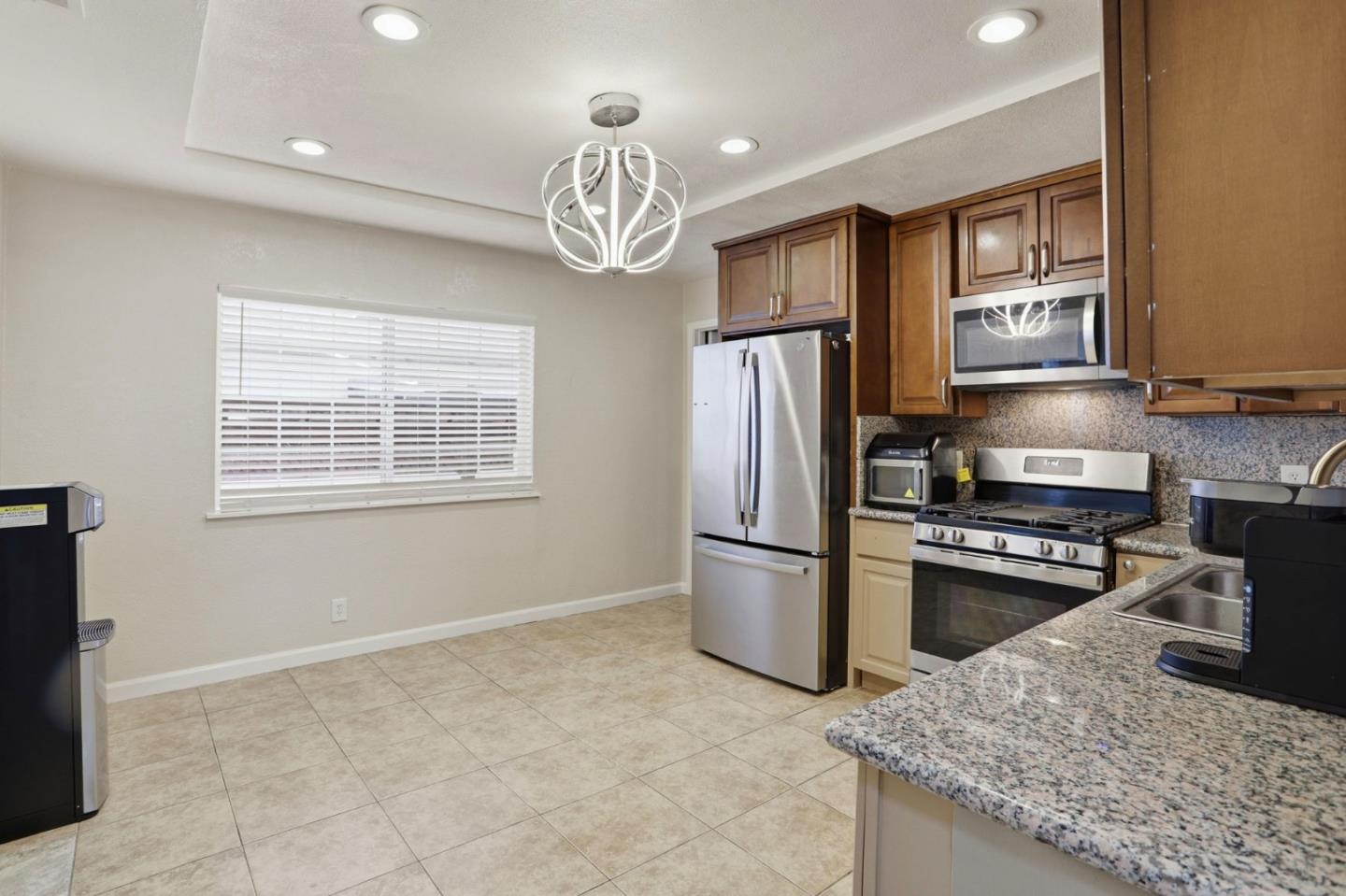 Detail Gallery Image 7 of 51 For 1958 Stowe Ave, San Jose,  CA 95116 - 3 Beds | 2 Baths