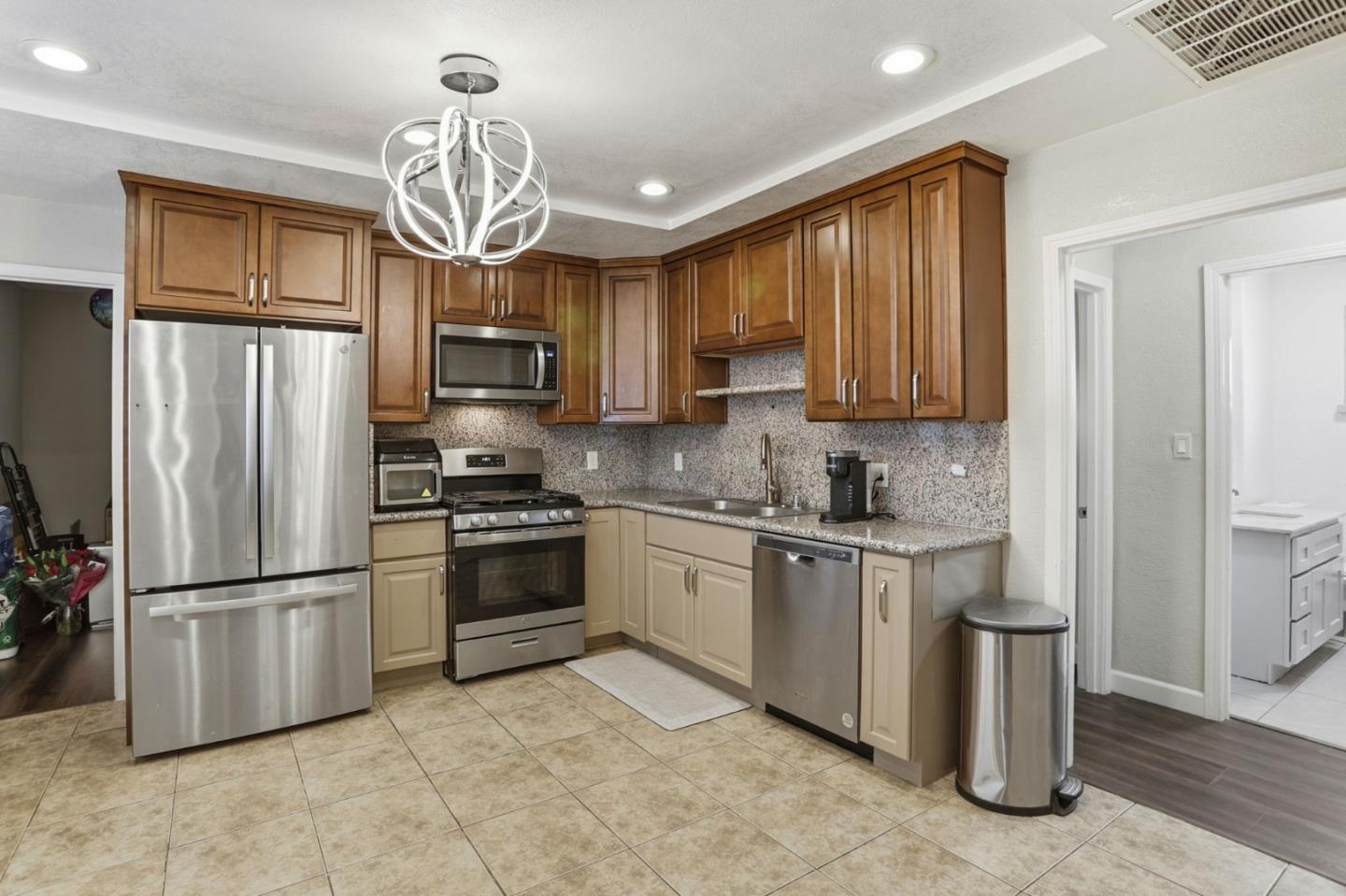 Detail Gallery Image 8 of 51 For 1958 Stowe Ave, San Jose,  CA 95116 - 3 Beds | 2 Baths