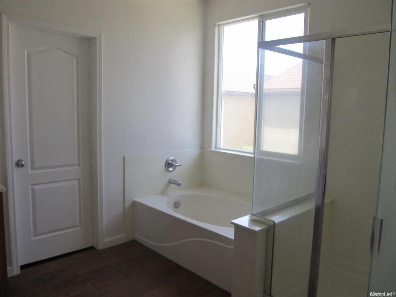 Detail Gallery Image 11 of 13 For 233 American Farms Ave, Lathrop,  CA 95330 - 4 Beds | 3 Baths