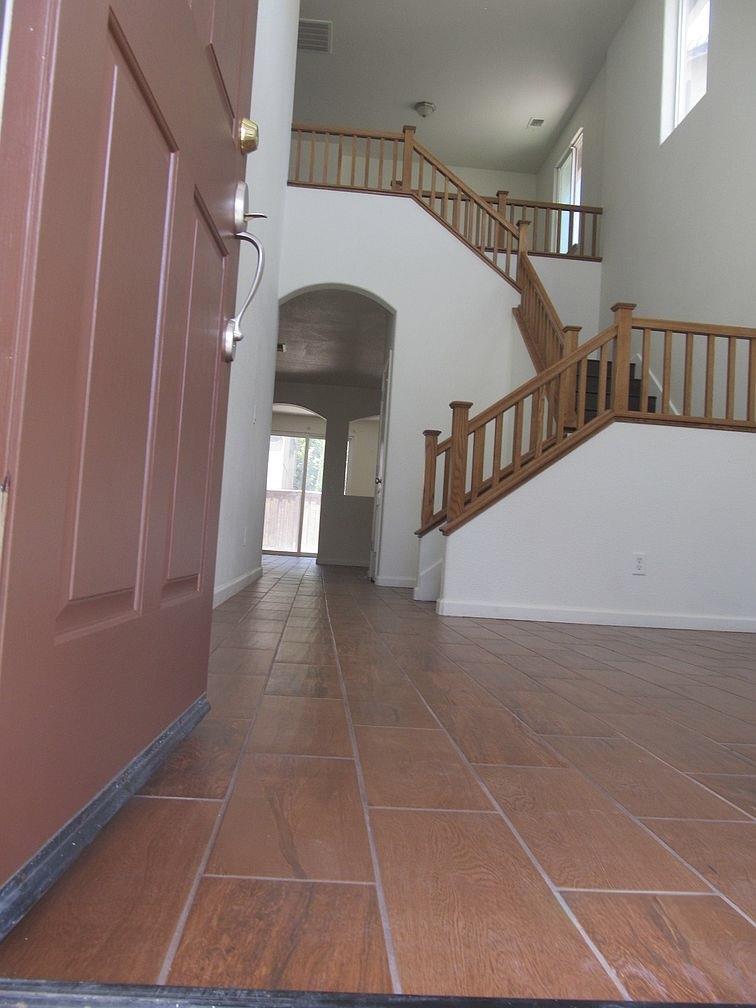 Detail Gallery Image 2 of 13 For 233 American Farms Ave, Lathrop,  CA 95330 - 4 Beds | 3 Baths