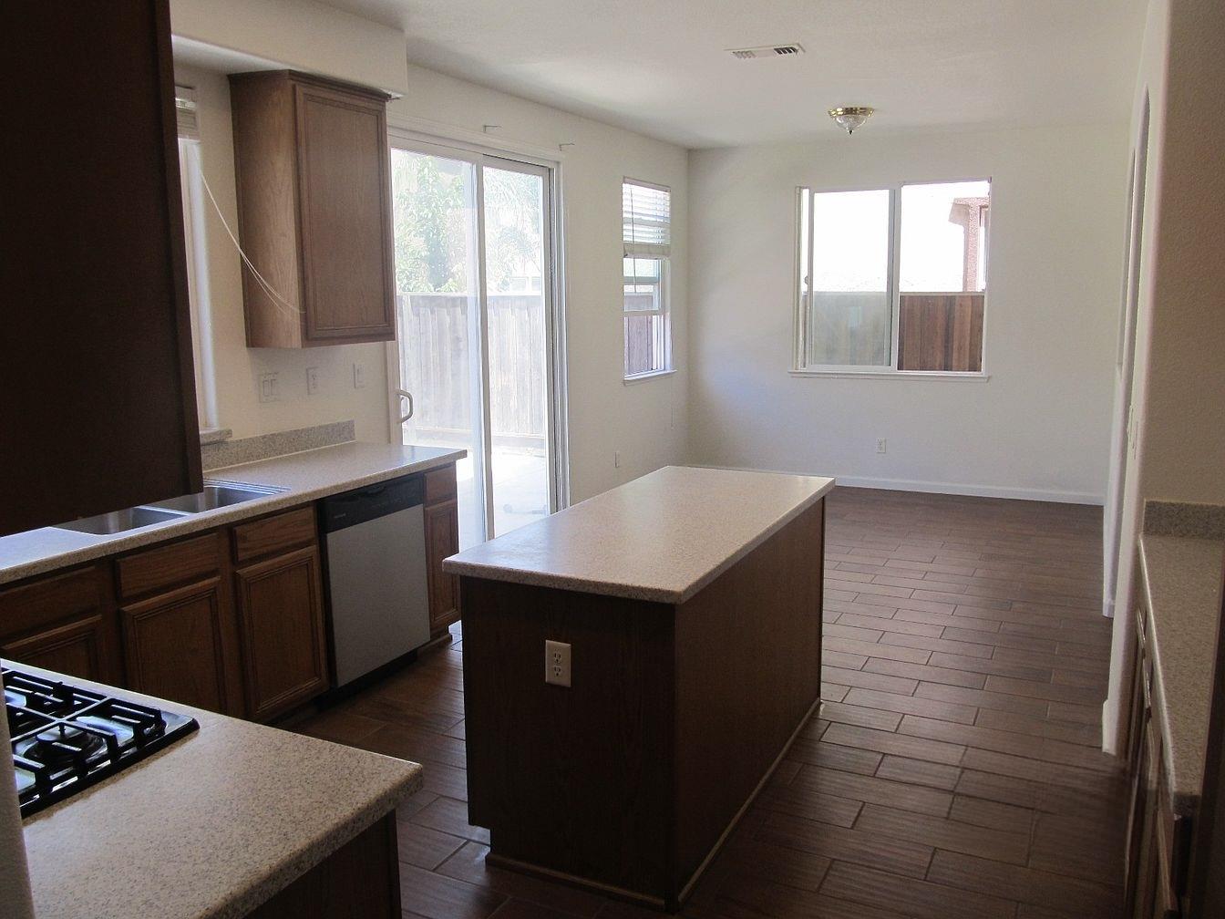 Detail Gallery Image 4 of 13 For 233 American Farms Ave, Lathrop,  CA 95330 - 4 Beds | 3 Baths