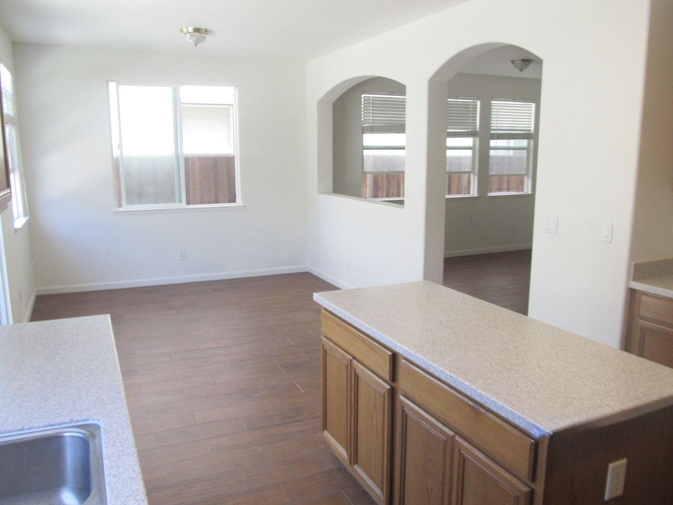 Detail Gallery Image 5 of 13 For 233 American Farms Ave, Lathrop,  CA 95330 - 4 Beds | 3 Baths