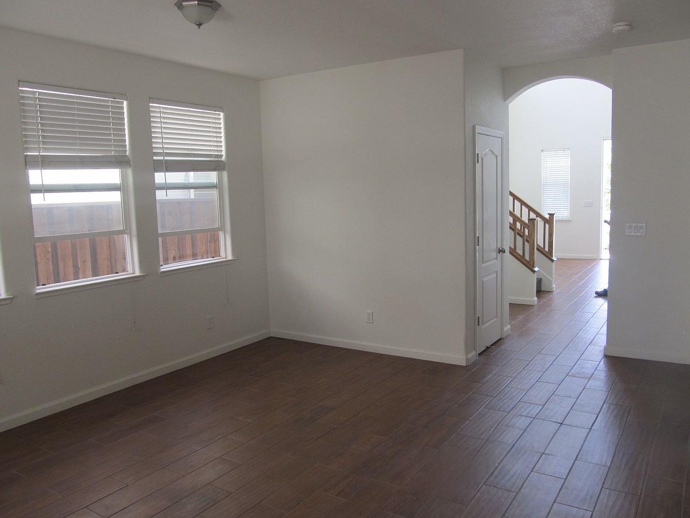 Detail Gallery Image 6 of 13 For 233 American Farms Ave, Lathrop,  CA 95330 - 4 Beds | 3 Baths