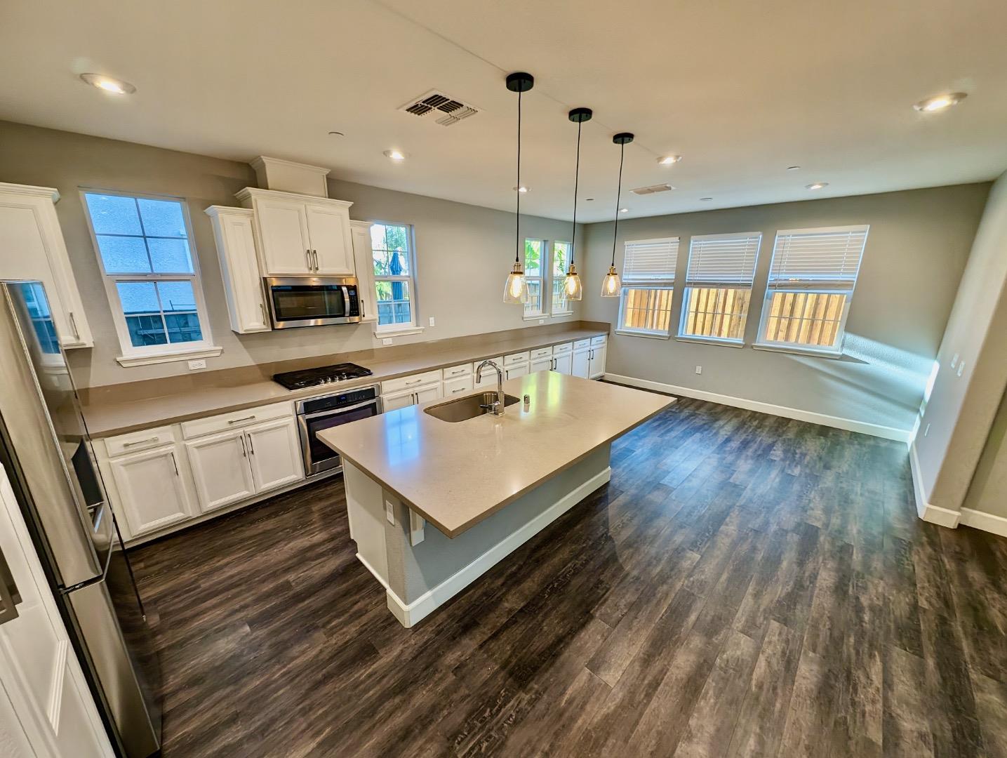 Detail Gallery Image 13 of 29 For 154 Sandpiper Way, Gilroy,  CA 95020 - 4 Beds | 3 Baths