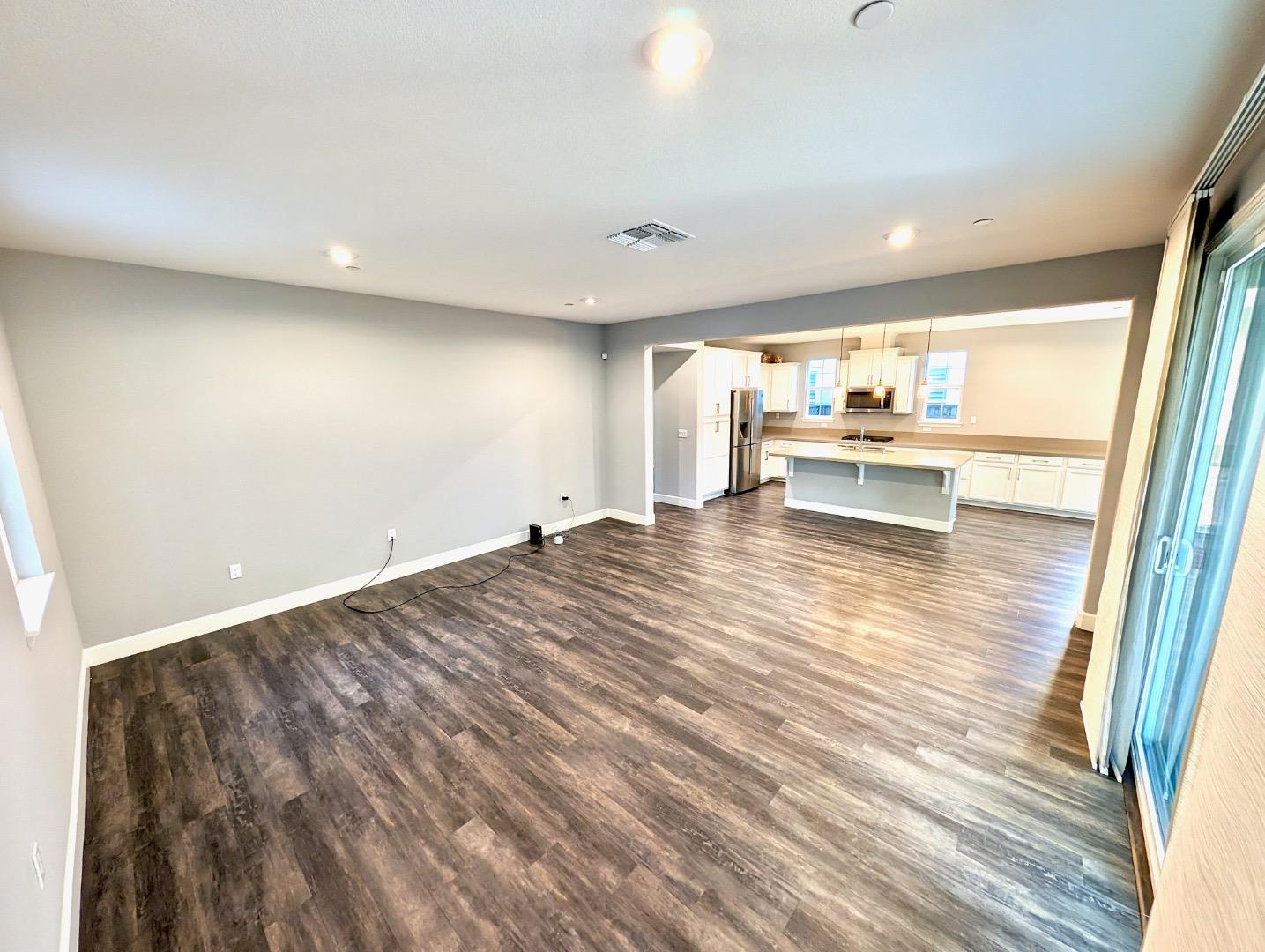 Detail Gallery Image 14 of 29 For 154 Sandpiper Way, Gilroy,  CA 95020 - 4 Beds | 3 Baths