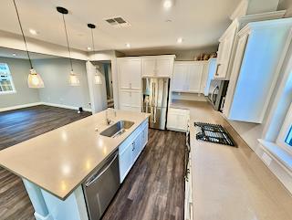 Detail Gallery Image 15 of 29 For 154 Sandpiper Way, Gilroy,  CA 95020 - 4 Beds | 3 Baths