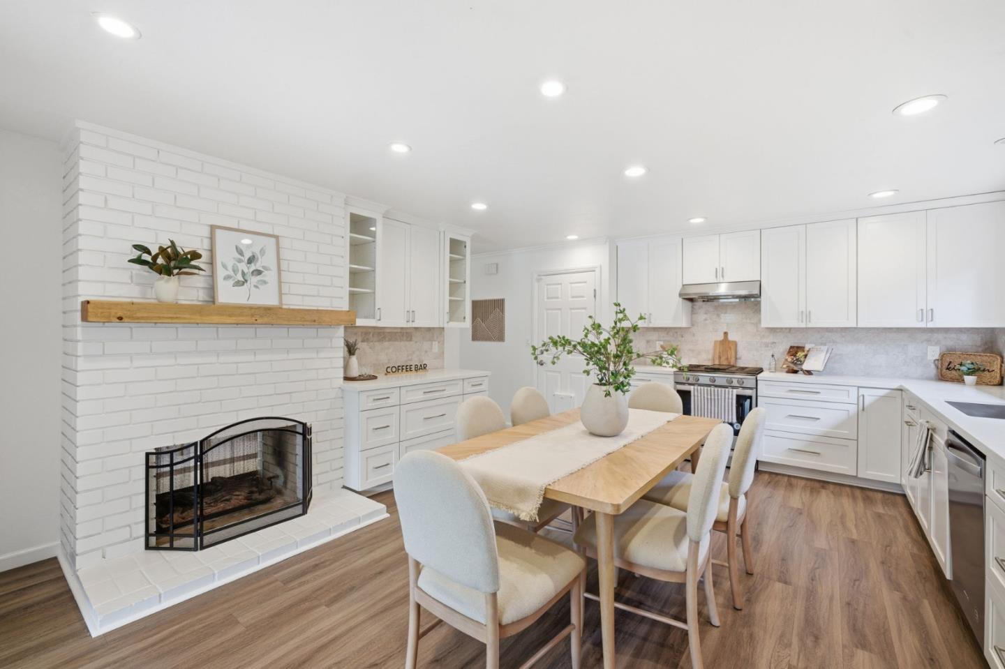 Detail Gallery Image 6 of 23 For 5261 Garwood Dr, San Jose,  CA 95118 - 3 Beds | 2 Baths