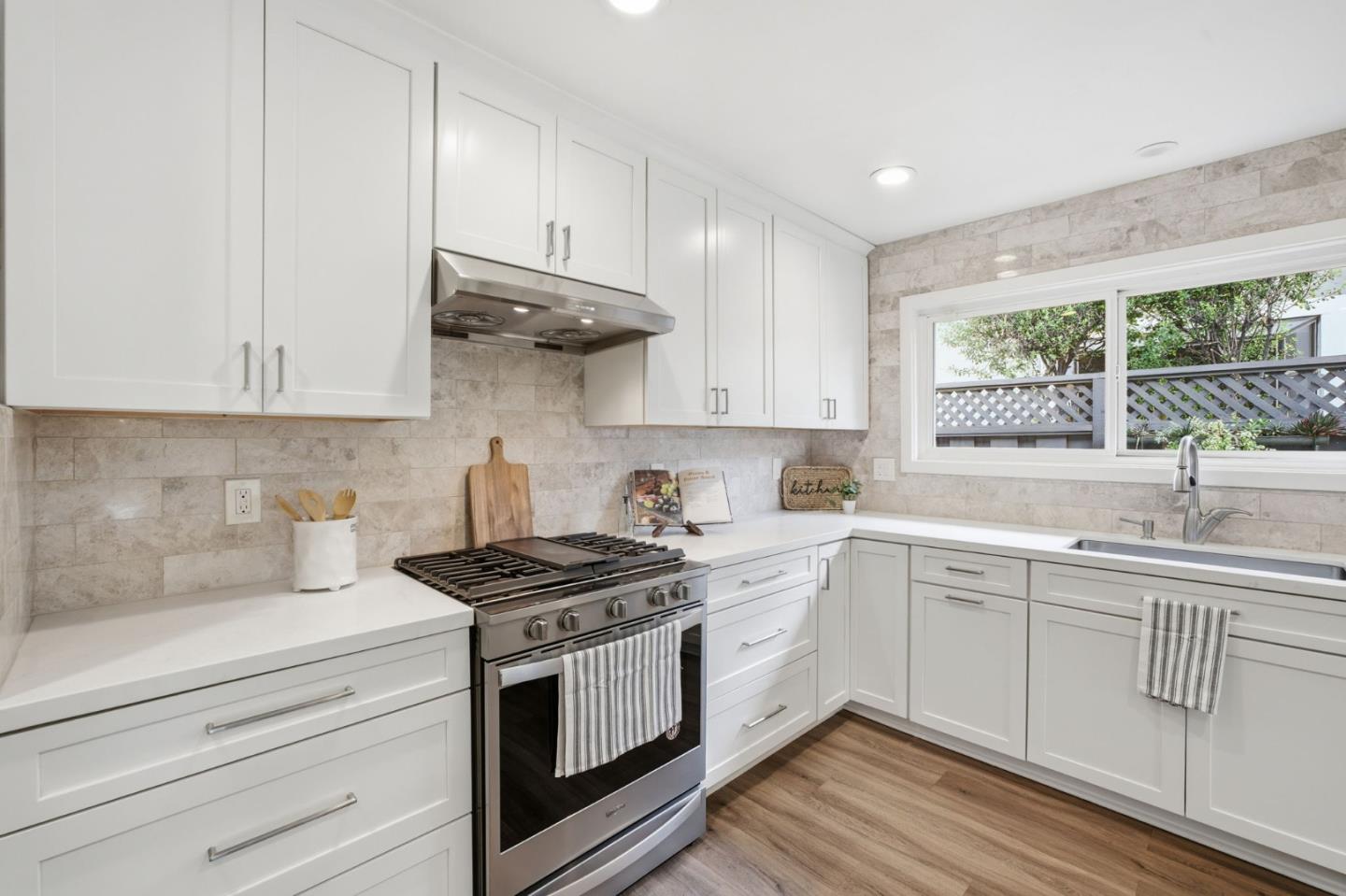 Detail Gallery Image 7 of 23 For 5261 Garwood Dr, San Jose,  CA 95118 - 3 Beds | 2 Baths