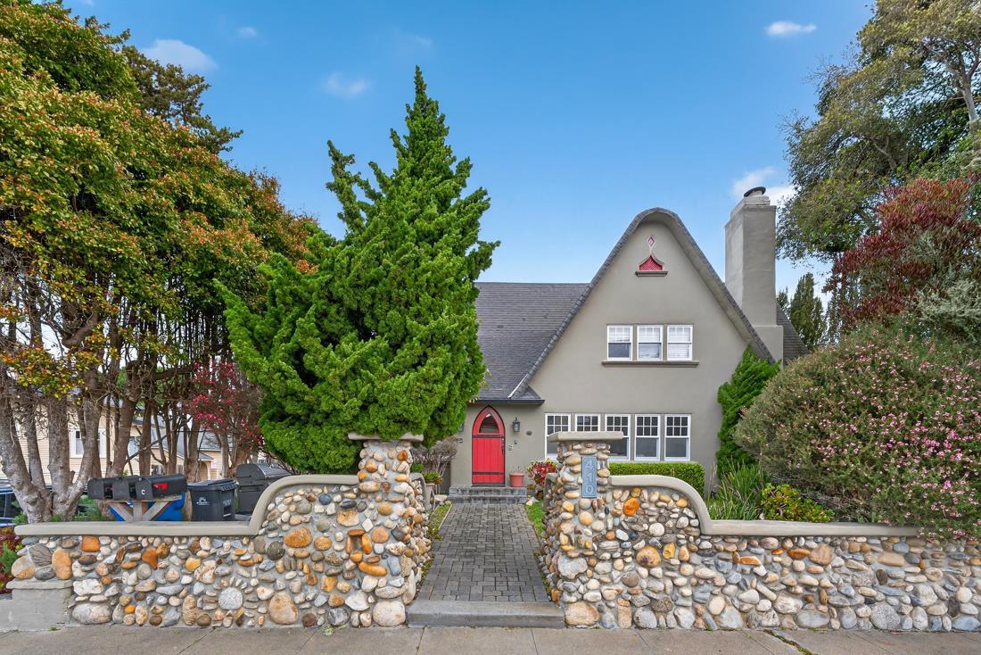 Detail Gallery Image 4 of 43 For 410 Pine Ave, Pacific Grove,  CA 93950 - – Beds | – Baths