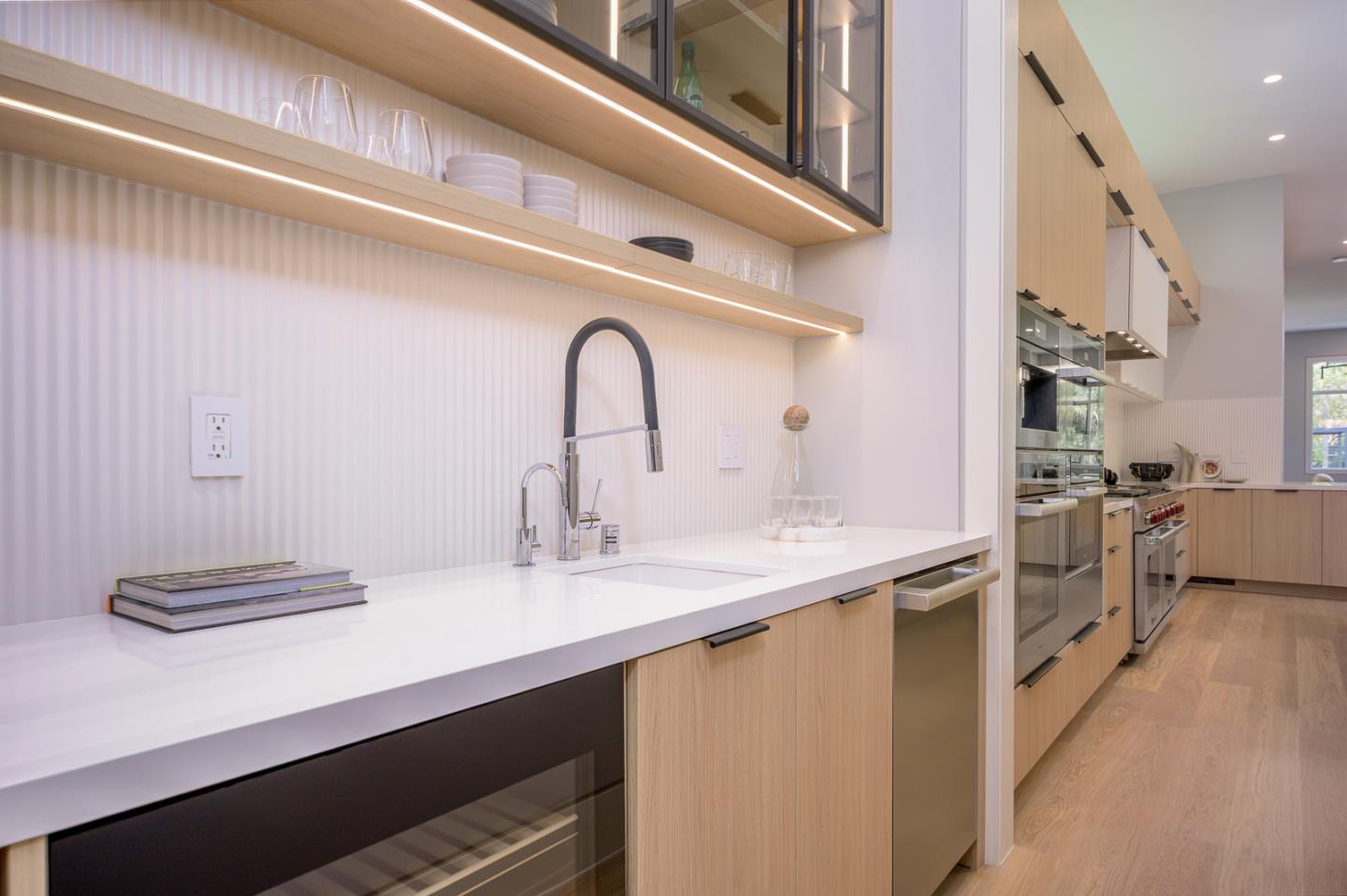 Detail Gallery Image 19 of 62 For 1027 Waverley St, Palo Alto,  CA 94301 - 6 Beds | 7/1 Baths