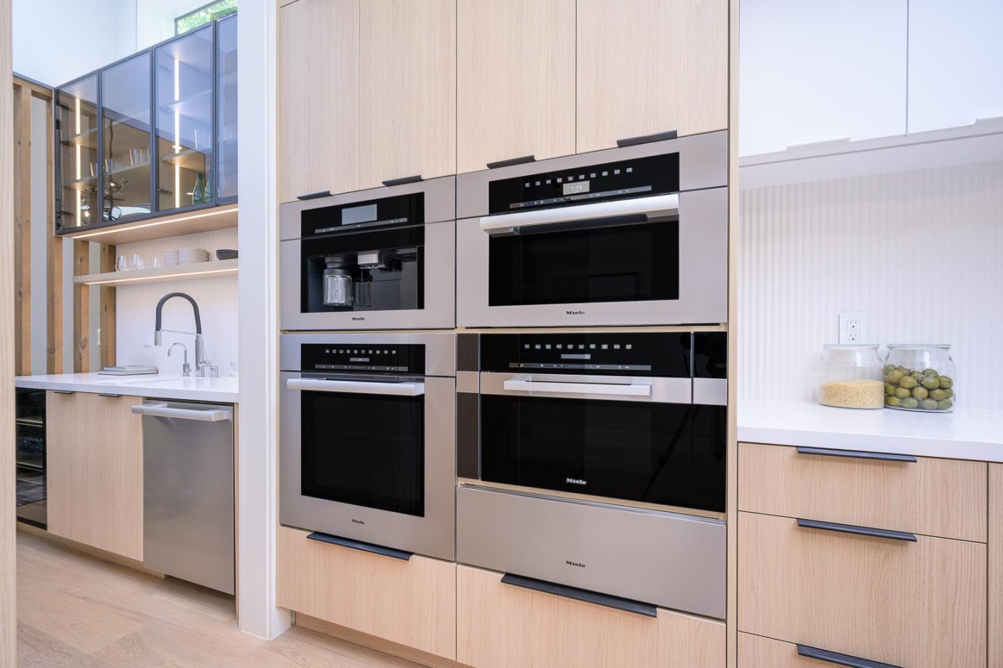 Detail Gallery Image 20 of 62 For 1027 Waverley St, Palo Alto,  CA 94301 - 6 Beds | 7/1 Baths