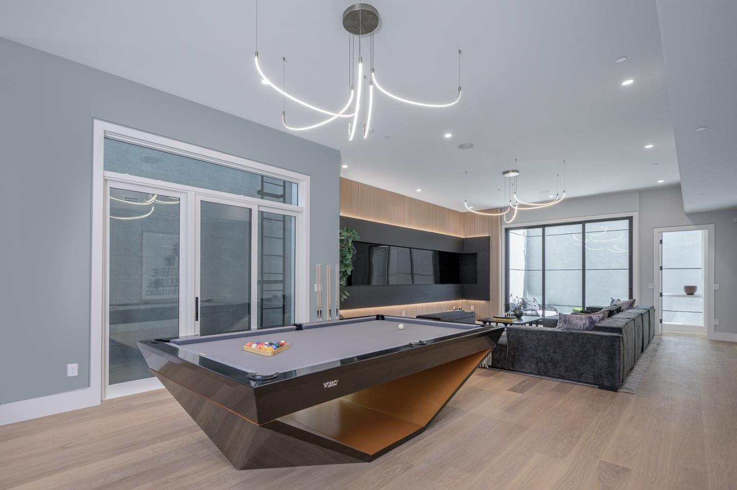 Detail Gallery Image 52 of 62 For 1027 Waverley St, Palo Alto,  CA 94301 - 6 Beds | 7/1 Baths