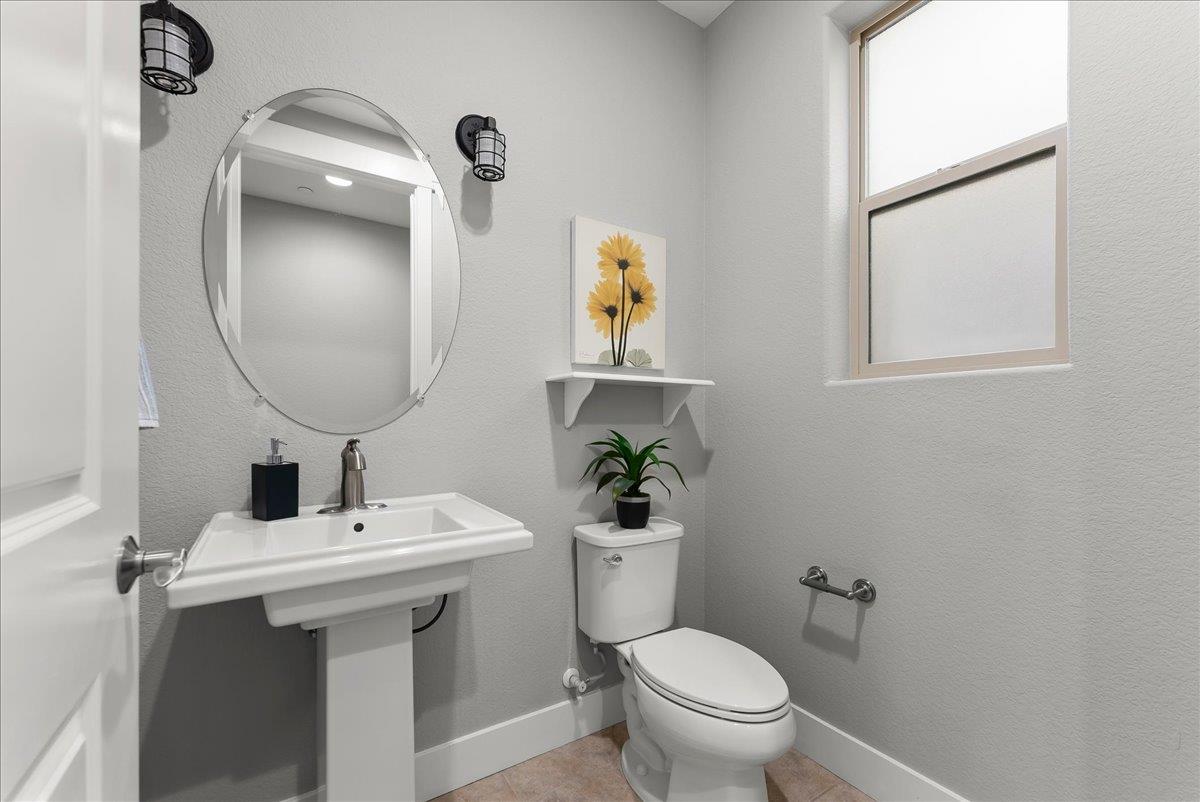 Detail Gallery Image 11 of 40 For 1448 Freeman Ln, Pleasanton,  CA 94566 - 4 Beds | 2/2 Baths