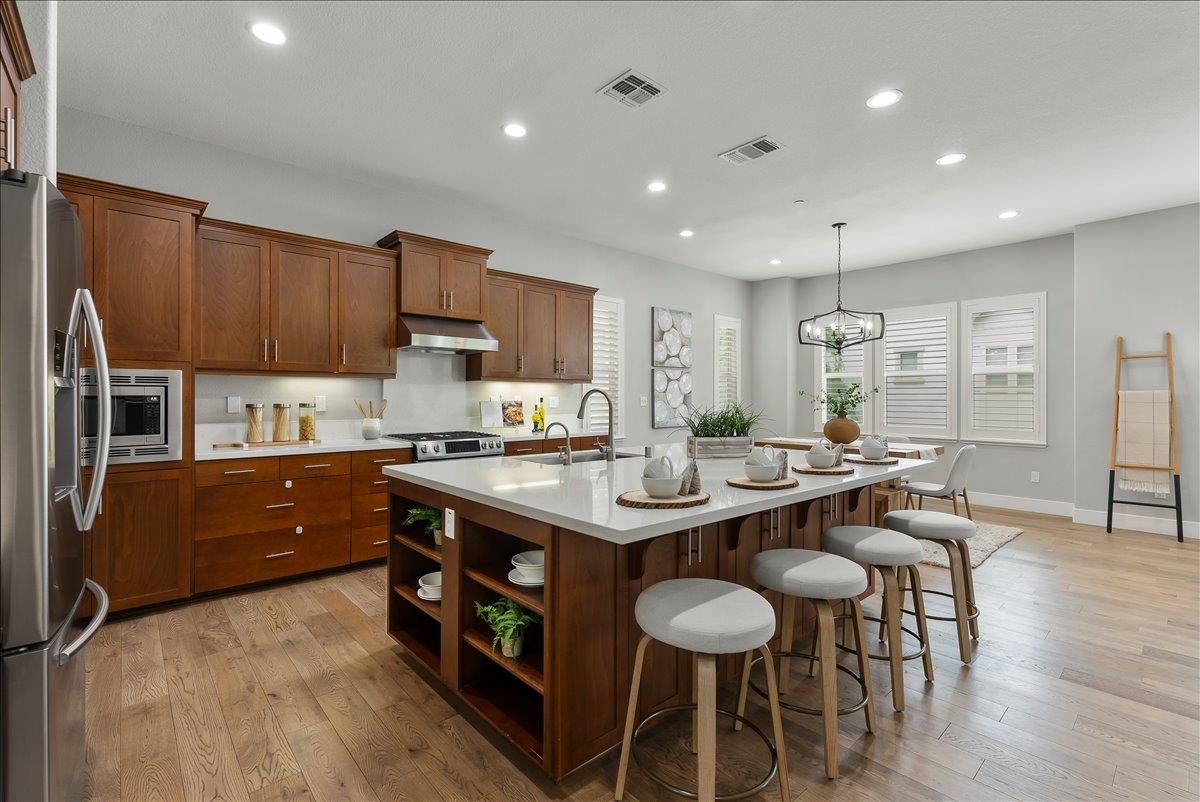 Detail Gallery Image 12 of 40 For 1448 Freeman Ln, Pleasanton,  CA 94566 - 4 Beds | 2/2 Baths