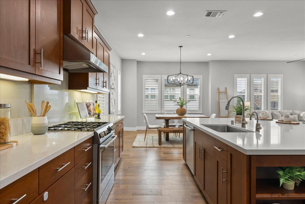 Detail Gallery Image 13 of 40 For 1448 Freeman Ln, Pleasanton,  CA 94566 - 4 Beds | 2/2 Baths