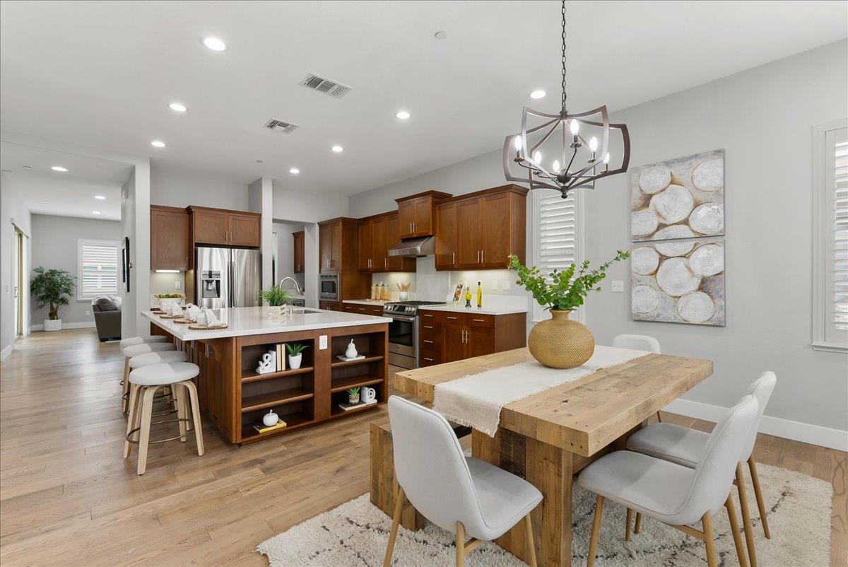 Detail Gallery Image 14 of 40 For 1448 Freeman Ln, Pleasanton,  CA 94566 - 4 Beds | 2/2 Baths