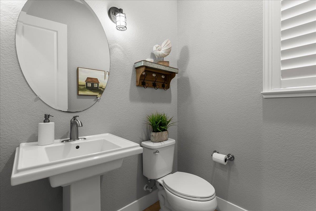 Detail Gallery Image 17 of 40 For 1448 Freeman Ln, Pleasanton,  CA 94566 - 4 Beds | 2/2 Baths