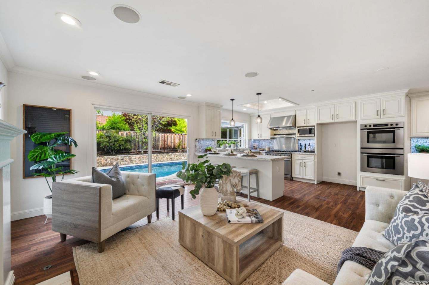 Detail Gallery Image 13 of 31 For 702 Royal Glen Dr, San Jose,  CA 95133 - 4 Beds | 2 Baths