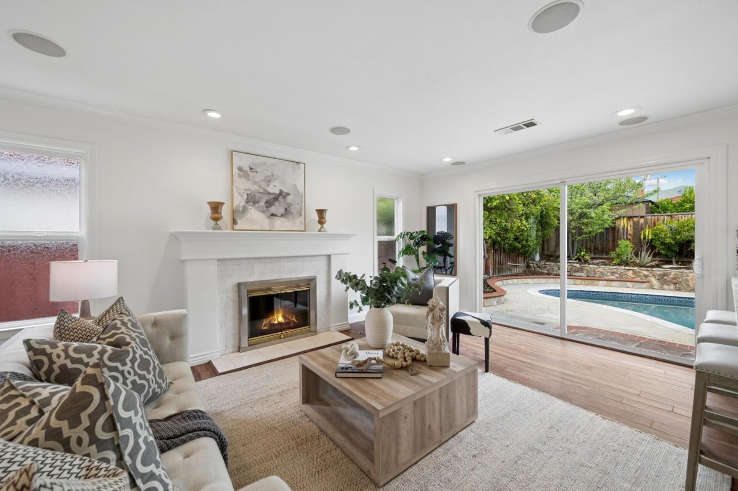 Detail Gallery Image 14 of 31 For 702 Royal Glen Dr, San Jose,  CA 95133 - 4 Beds | 2 Baths