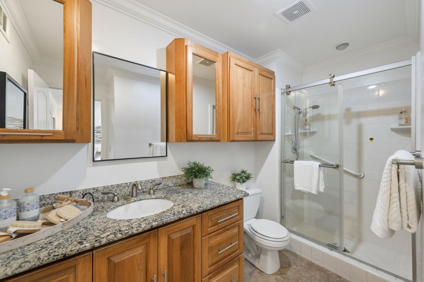 Detail Gallery Image 18 of 31 For 702 Royal Glen Dr, San Jose,  CA 95133 - 4 Beds | 2 Baths